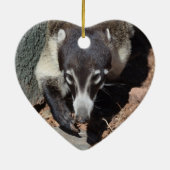 Entzückender weißer gerochener Coati Keramik Ornament (Hinten)