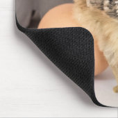 Entzückendes Baby-Huhn und frischer Ei-Karton Mousepad (Ecke)