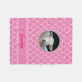 Entzückendes Lamm-Rosa Quatrefoil mit Namen Fleecedecke (Vorderseite (Horizontal))