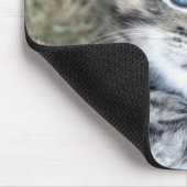 Entzückendes mit blauen Augen silbernes Mousepad (Ecke)