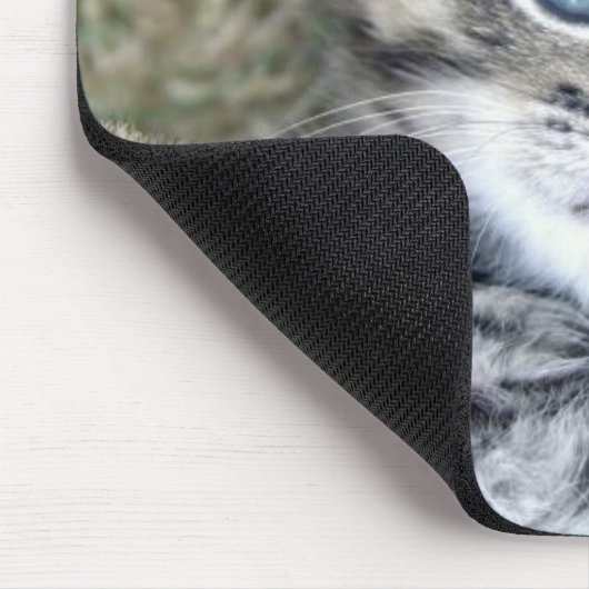 Entzückendes mit blauen Augen silbernes Mousepad (Ecke)