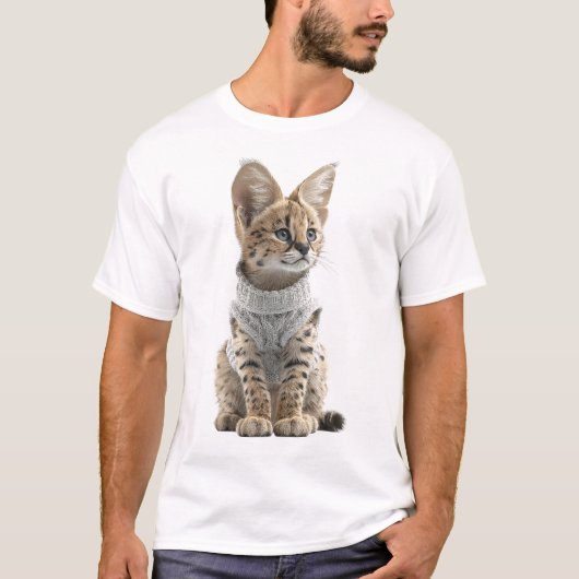 Entzückendes Serval-Kätzchen im gestrickten Pullov T-Shirt (Vorderseite)