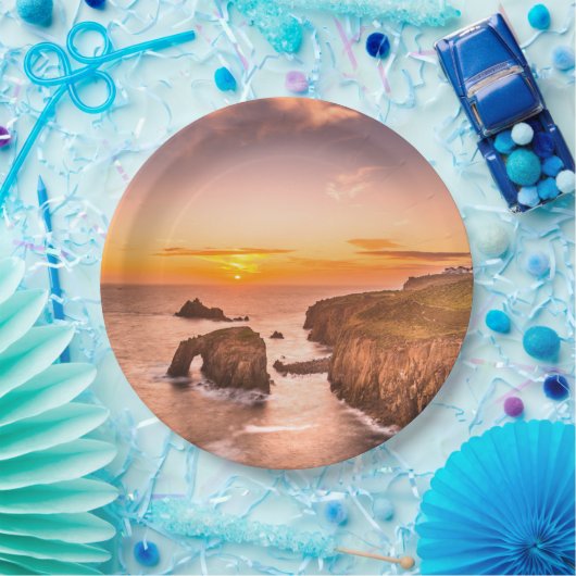 Enys Dodnan, bewaffneter Ritter Cornwall Pappteller (Party)