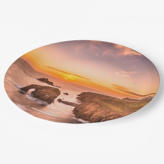 Enys Dodnan, bewaffneter Ritter Cornwall Pappteller (Schrägansicht)