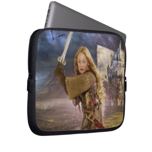 Eowyn Raises Sword Laptopschutzhülle (Vorne Rechts)