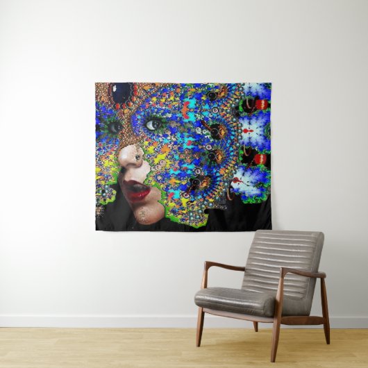 EPHEMERAL/FRAU MIT FARBIGEM FRAKTAL WANDTEPPICH (Beispiel (Horizontal))