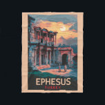 Ephesus Library of Celsus Travel Art Vintag Fleecedecke<br><div class="desc">Ephesus im Stil der Vektorkunst. Ephesus ist eine antike Stadt in der zentralen ägäischen Region der Türkei,  nahe dem heutigen Selçuk. Seine Ausgrabungen spiegeln Jahrhunderte der Geschichte wider,  vom klassischen Griechenland bis zum Römischen Reich.</div>