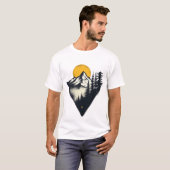 Epic Mountain Escape: Bold Nature Adventure Design T-Shirt (Vorne ganz)