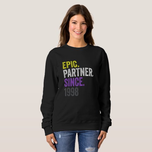 Epic Partner Since 1998 Anniversary Non Binary Pri Sweatshirt (Vorne ganz)