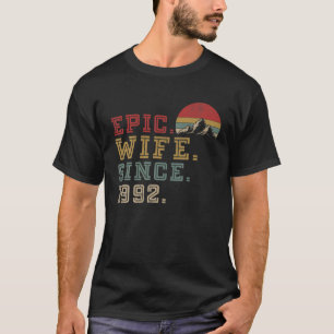 Epische Ehefrau seit 1992 Retro Graphic ihr Niedli T-Shirt