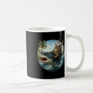Epische Wikinger-Katze surft auf Hai-Quirky-Katze- Kaffeetasse