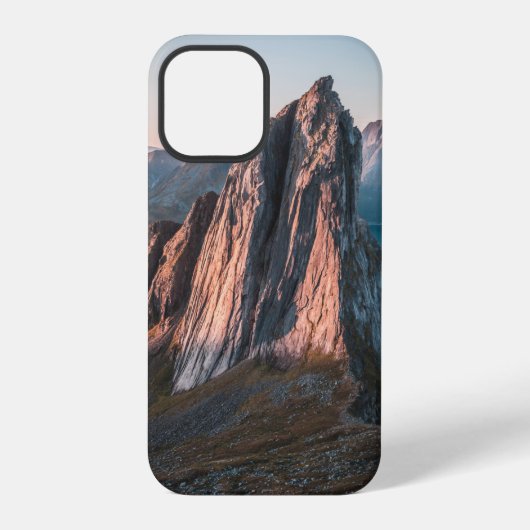 Epischer Berg Norwegen iPhone Hülle (Rückseite)