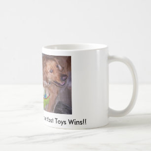 Er, der mit den meisten Spielwaren stirbt, Kaffeetasse