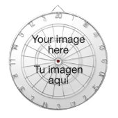 Er entwirft dein Ziel der Speere mit Foto auf die Dartscheibe (vorne)