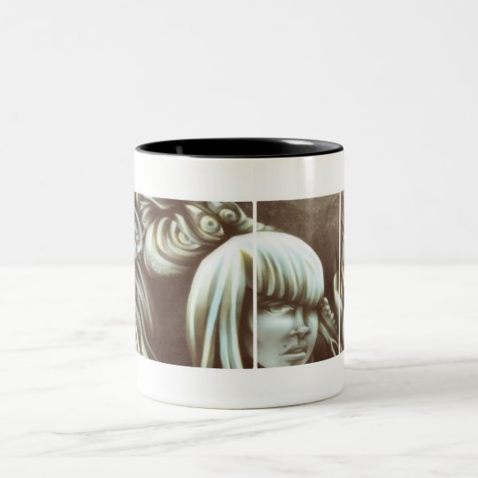 Er flüstert Tasse