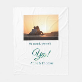 Er fragte, sie sagte ja Foto verlobt blau grün Fleecedecke