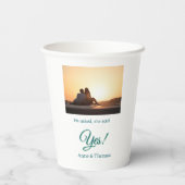 Er fragte, sie sagte ja Foto verlobt blau grün Pappbecher (Rückseite)