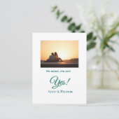 Er fragte, sie sagte ja Foto verlobt blau grün Postkarte (Stehend Vorderseite)