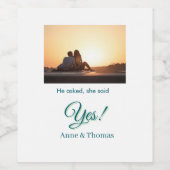 Er fragte, sie sagte ja Foto verlobt blau grün Weinetikett (Einzelnes Label)