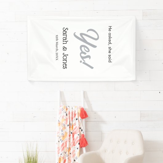 Er fragte sie sagte ja Verlobung einfache silberne Banner (Insitu)