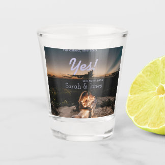 Er fragte sie sagte ja Verlobung einfaches Foto bl Schnapsglas