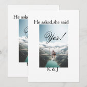 Er fragte sie sagte ja Verlobungsfoto Name stilvol Einladung (Vorne/Hinten)