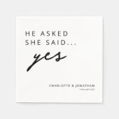 Er Fragte, sie sagte "Yes Modern Engagement Party" Serviette (Vorderseite)