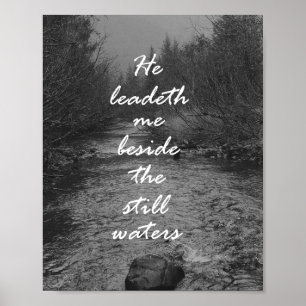 Er führt mich neben dem Still Waters Bible Verse Poster