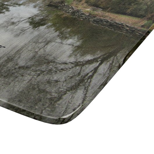 Er führt mich neben stillem Wasser Schneidebrett (Ecke)