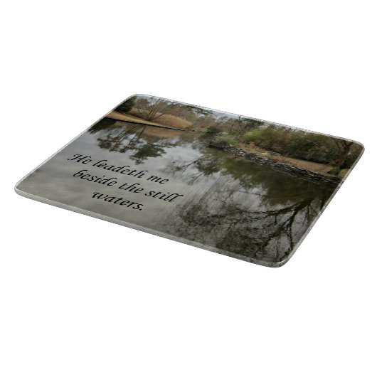 Er führt mich neben stillem Wasser Schneidebrett (Ecke)