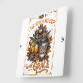 Er füllt meinen Cup.. Quadratische Wanduhr (Winkel)