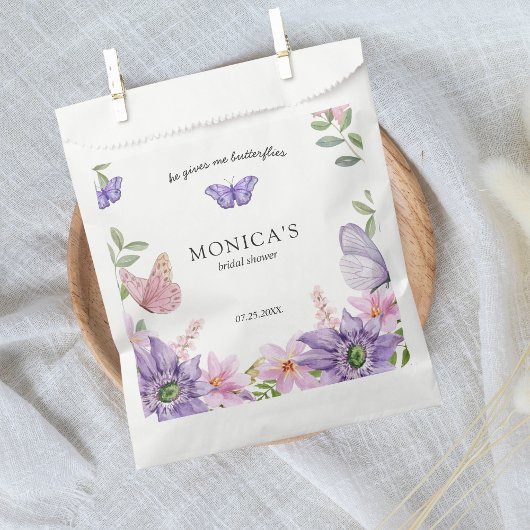 Er gibt ihren Schmetterlingen Brautparty Elegant Geschenktütchen