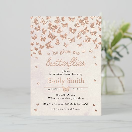 Er gibt mir Brautparty Folieneinladung (Stehend vorne)