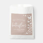 Er gibt mir Schmetterlinge Brautparty Geschenktütchen (Vorderseite)