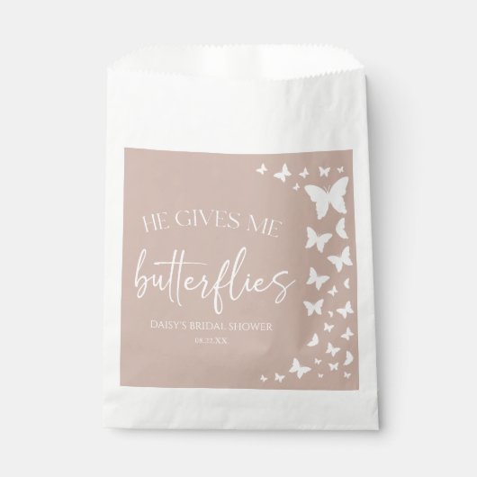 Er gibt mir Schmetterlinge Brautparty Geschenktütchen (Vorderseite)