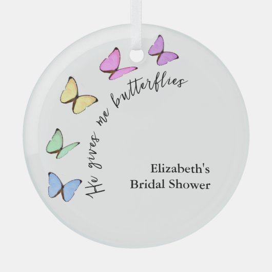 Er gibt mir Schmetterlinge Brautparty Ornament Aus Glas (Vorderseite)