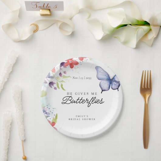 Er gibt mir Schmetterlinge Brautparty Pappteller (Hochzeit)
