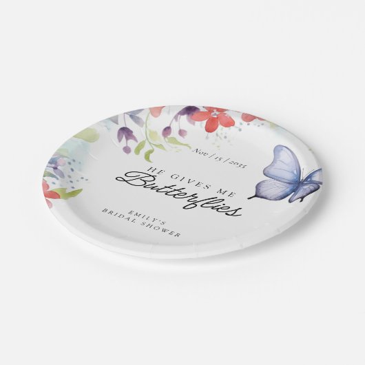 Er gibt mir Schmetterlinge Brautparty Pappteller (Schrägansicht)