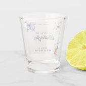 Er gibt mir Schmetterlinge Brautparty Schnapsglas (Rückseite)