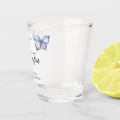 Er gibt mir Schmetterlinge Brautparty Schnapsglas (Rechts)