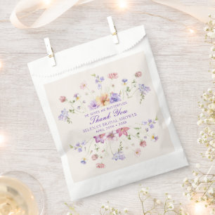 Er gibt mir Schmetterlinge Lila Brautparty Geschenktütchen