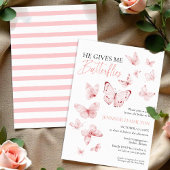 Er gibt mir Schmetterlinge pinkfarbenes Brautparty Einladung