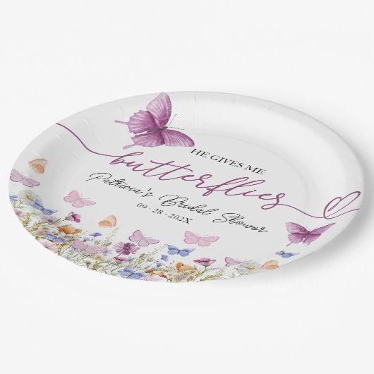 Er gibt mir Schmetterlinge Wildblume Brautparty Pappteller (Schrägansicht)