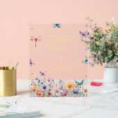 Er gibt mir Schmetterlinge Wildblumen Brautparty Acrylschild (Hochzeit)