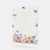 Er gibt mir Schmetterlinge Wildblumen Brautparty Acrylschild (Winkel)