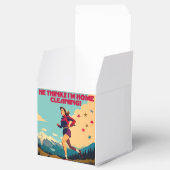 Er glaubt, ich bin Zuhause und säubere Sassy Runne Geschenkschachtel (Geöffnet)