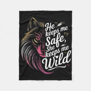Er hält mich sicher Sie hält mich Wolf Art Liebhab Fleecedecke