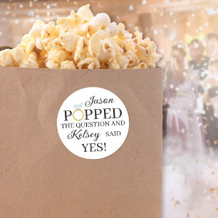 Er hat den Antrag gemacht Diamantring Popcorn Favo Runder Aufkleber