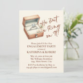 Er hat einen Ring drauf gelegt! Beige-Engagement-P Einladung (Stehend Vorderseite)