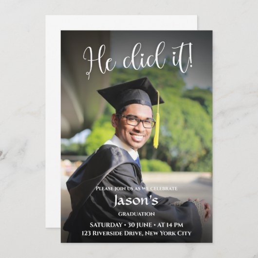 Er hat es getan! Abschluss des schwarzen Fotos Einladung (Vorne/Hinten)